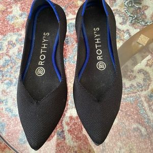 Black Pointed Toe Rothy’s